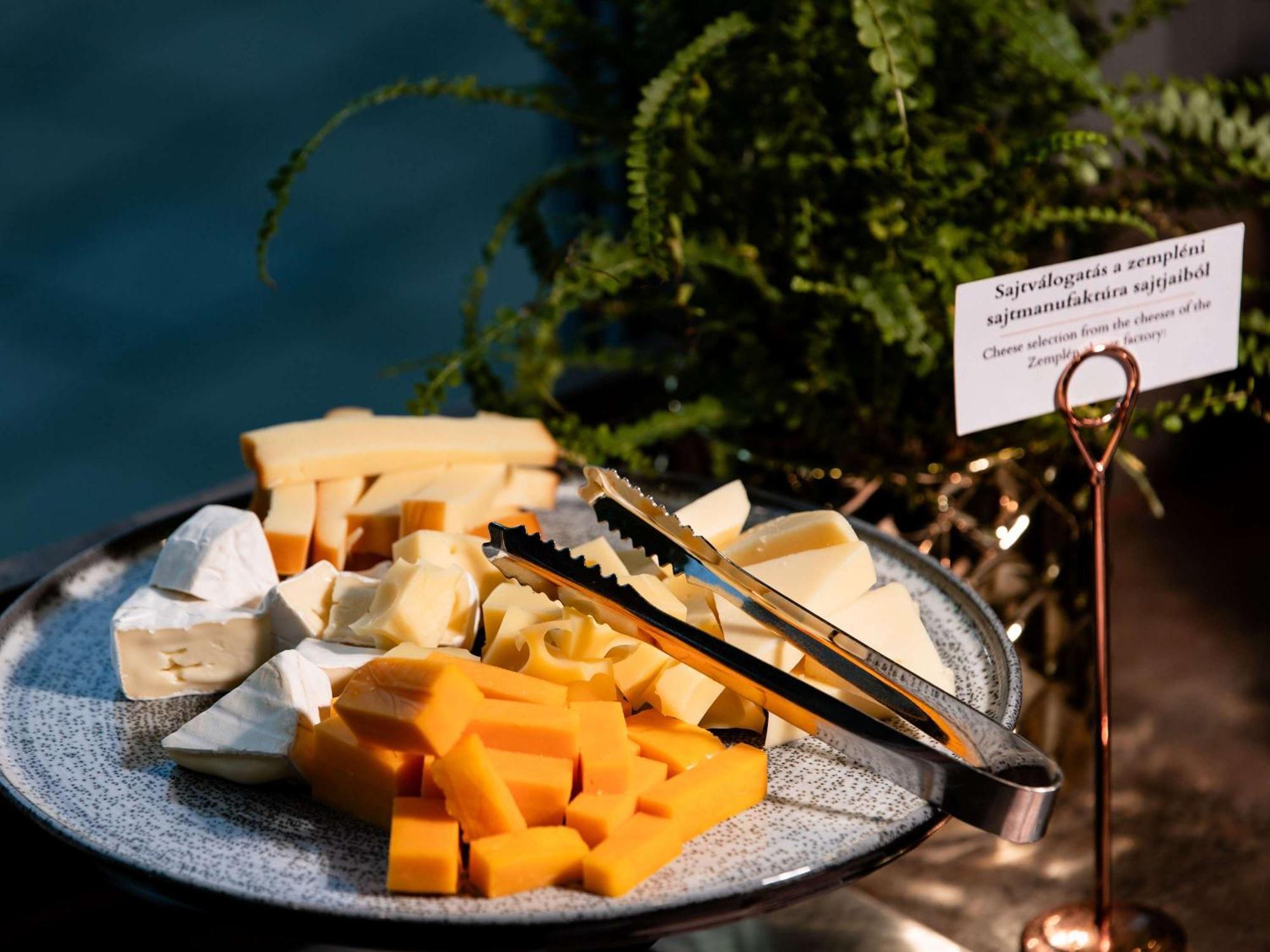 Minaro Hotel Tokaj - Mgallery Collection (Adults Only) טוקאי מראה חיצוני תמונה A cheese platter