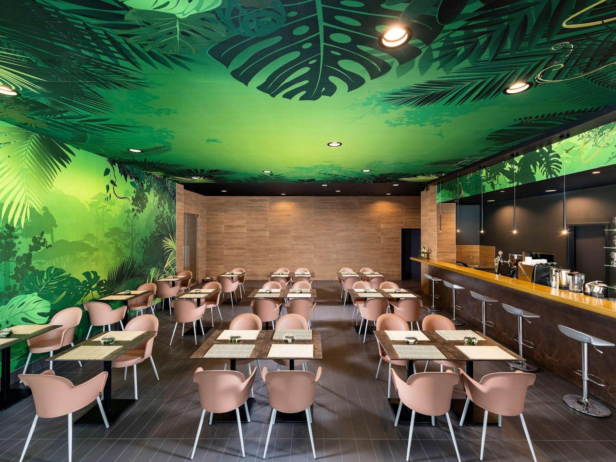 Minaro Hotel Tokaj - Mgallery Collection (Adults Only) טוקאי מראה חיצוני תמונה Interior of a restaurant in Madrid, Spain